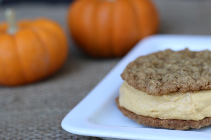 Oatmeal Pumpkin Cookie Sandwich